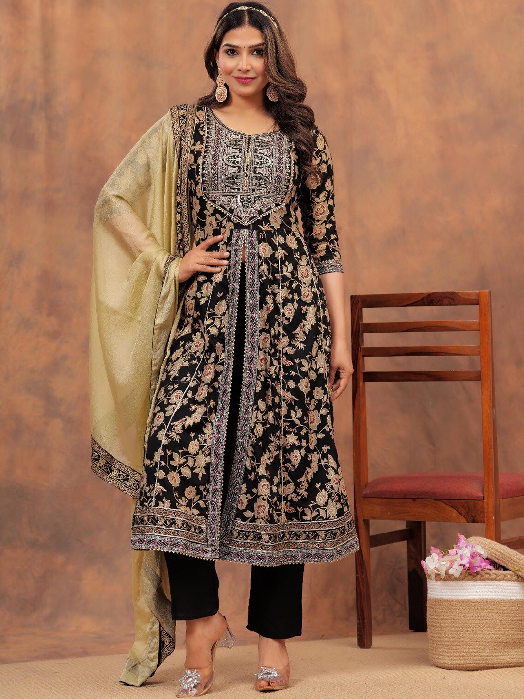 

TOULIN Ethnic Motifs Embroidered Regular Kurta with Trousers & With Dupatta, Black