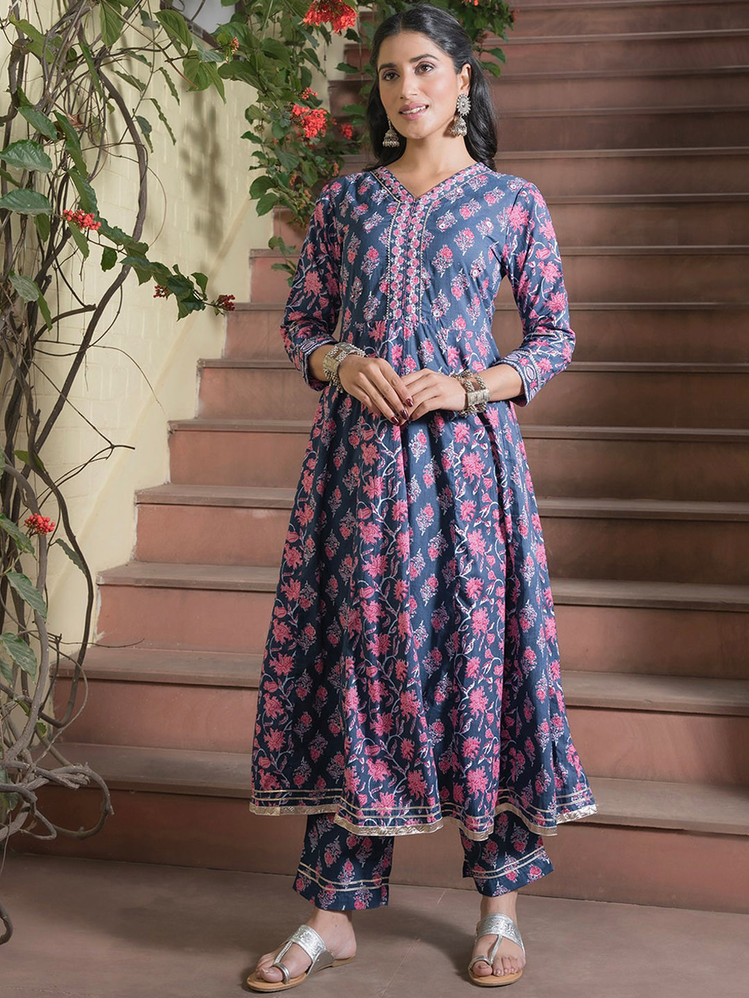 

Sangria Printed Pure Cotton Kurta With Trouser & Dupatta, Blue