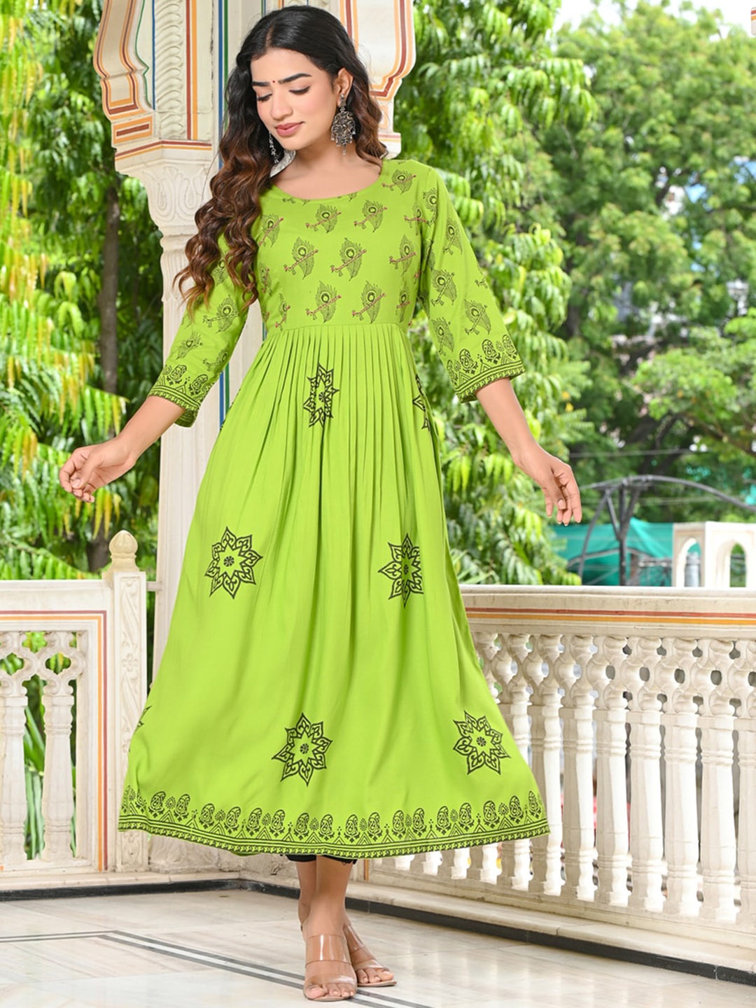 

Ayan Floral Printed Sequinned Anarkali Kurta, Green