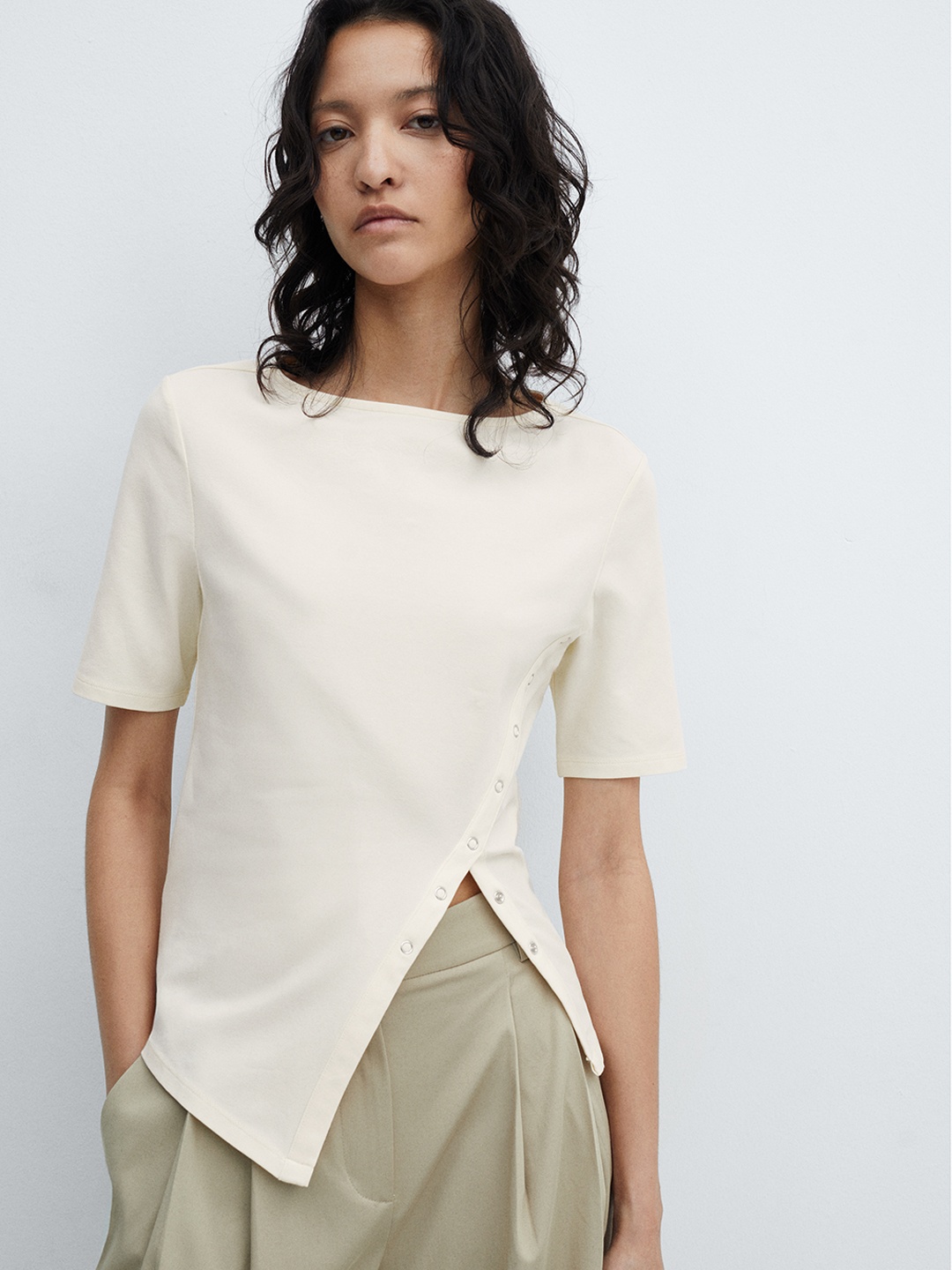

MANGO Women Solid Cut-out Asymmetric Hem Top, White