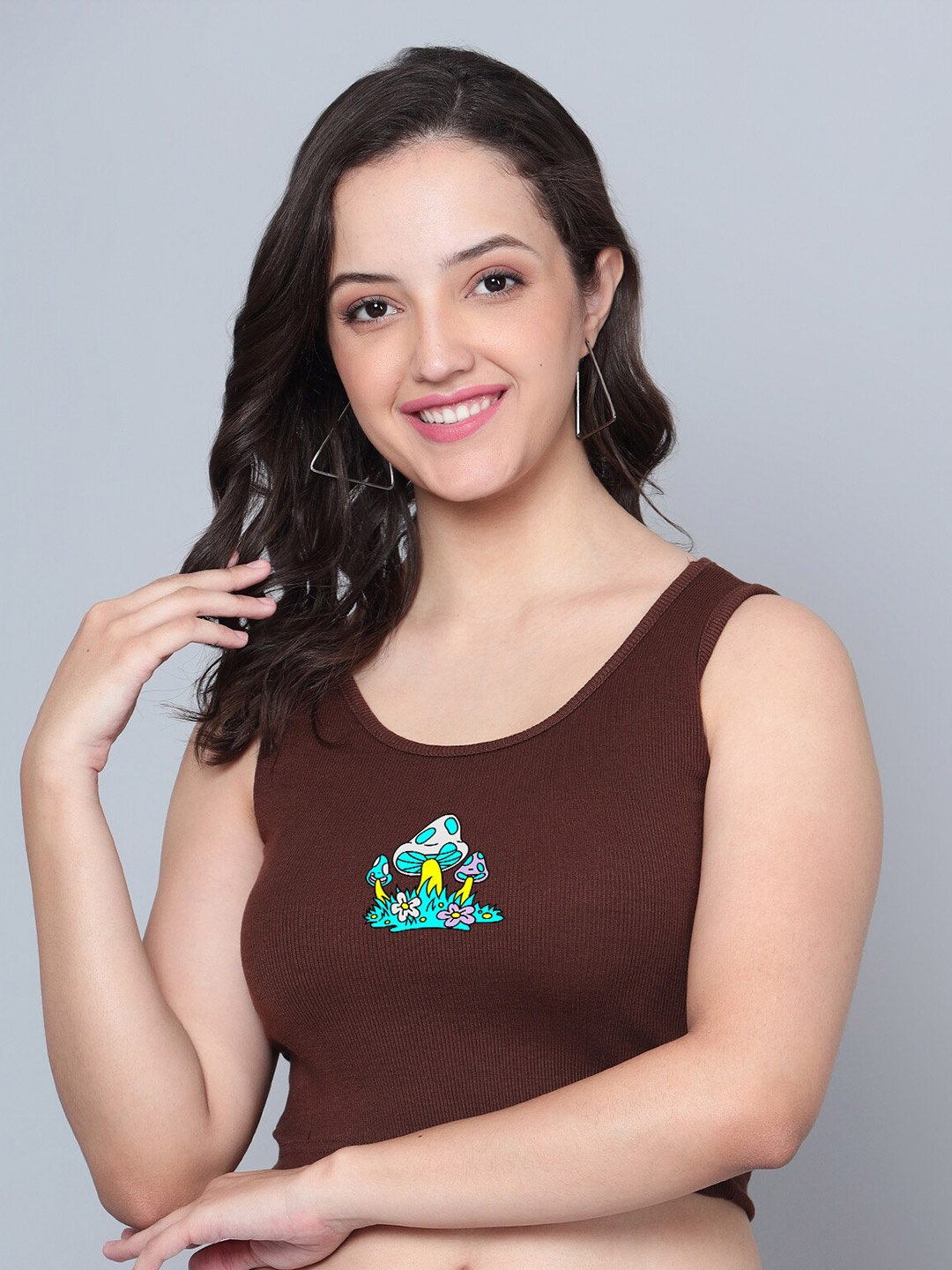 

Fashion And Youth Graphic Printed Round Neck Tank Crop Top, Coffee brown