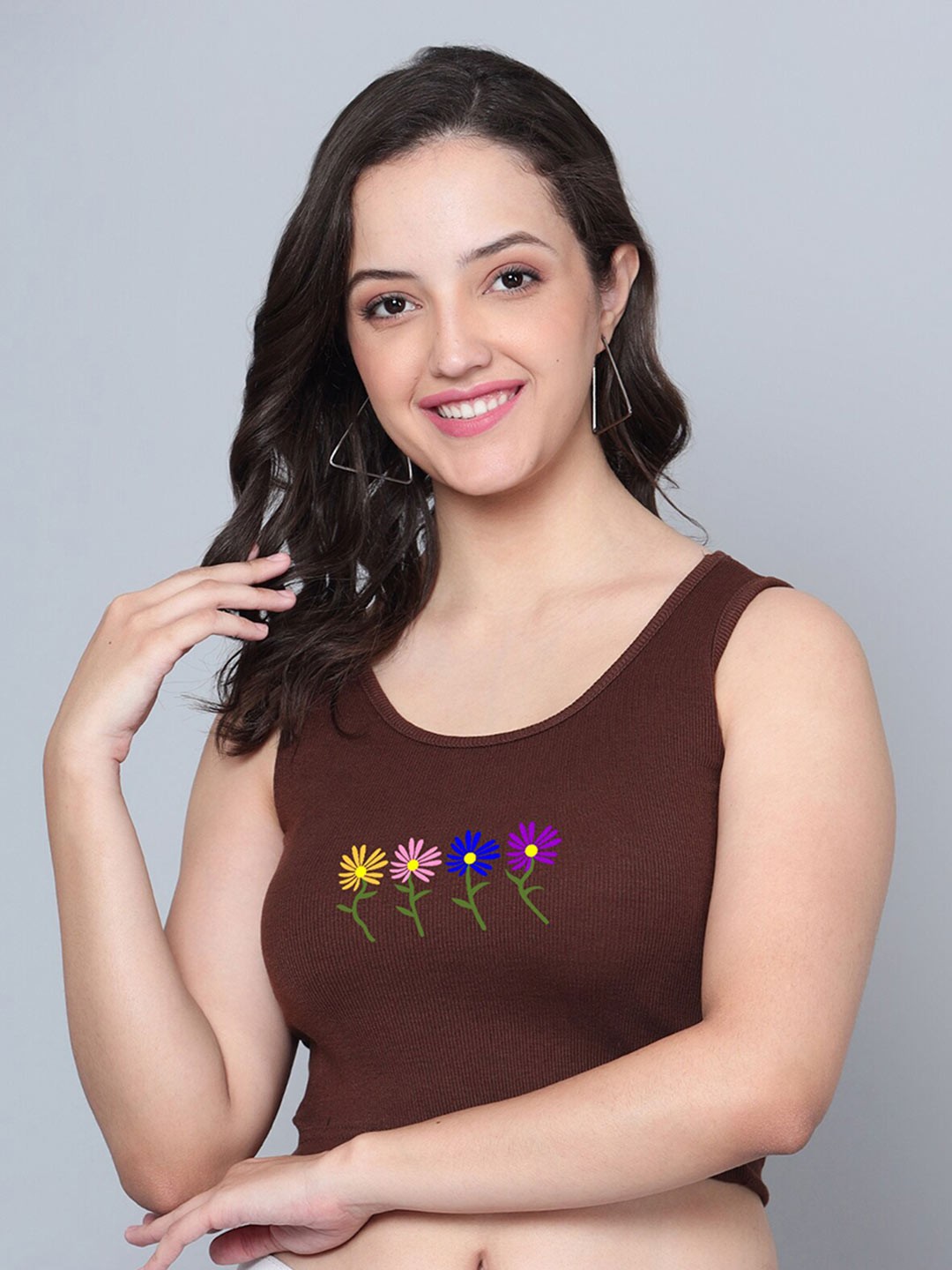 

Fashion And Youth Graphic Printed Fitted Crop Top, Coffee brown