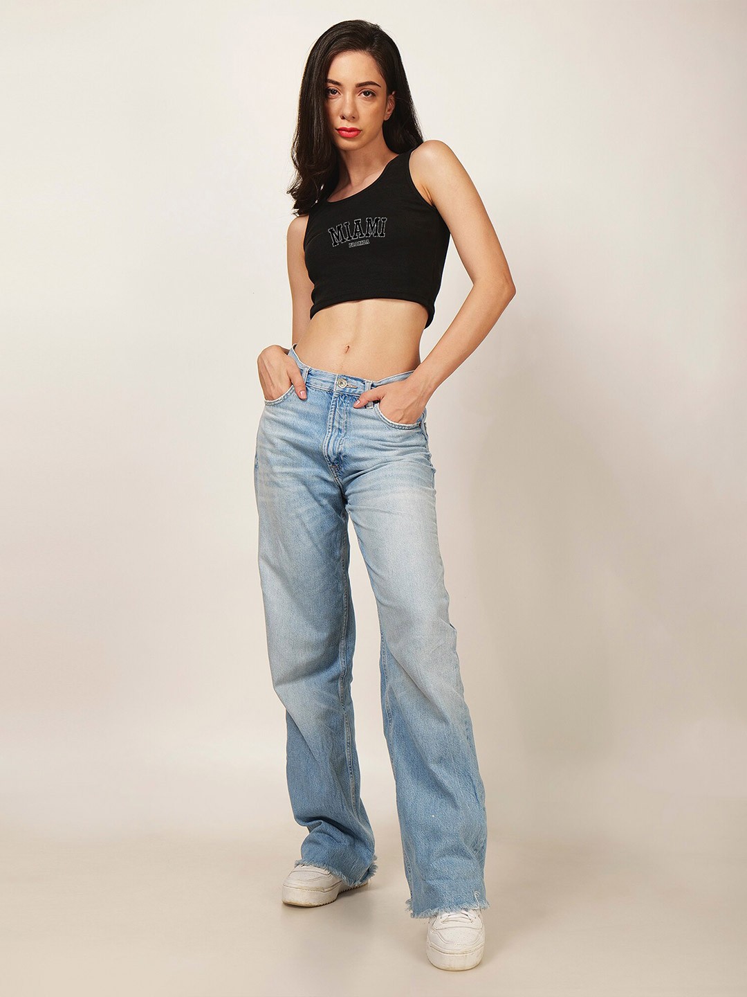 

Fashion And Youth Typography Printed Fitted Crop Top, Black
