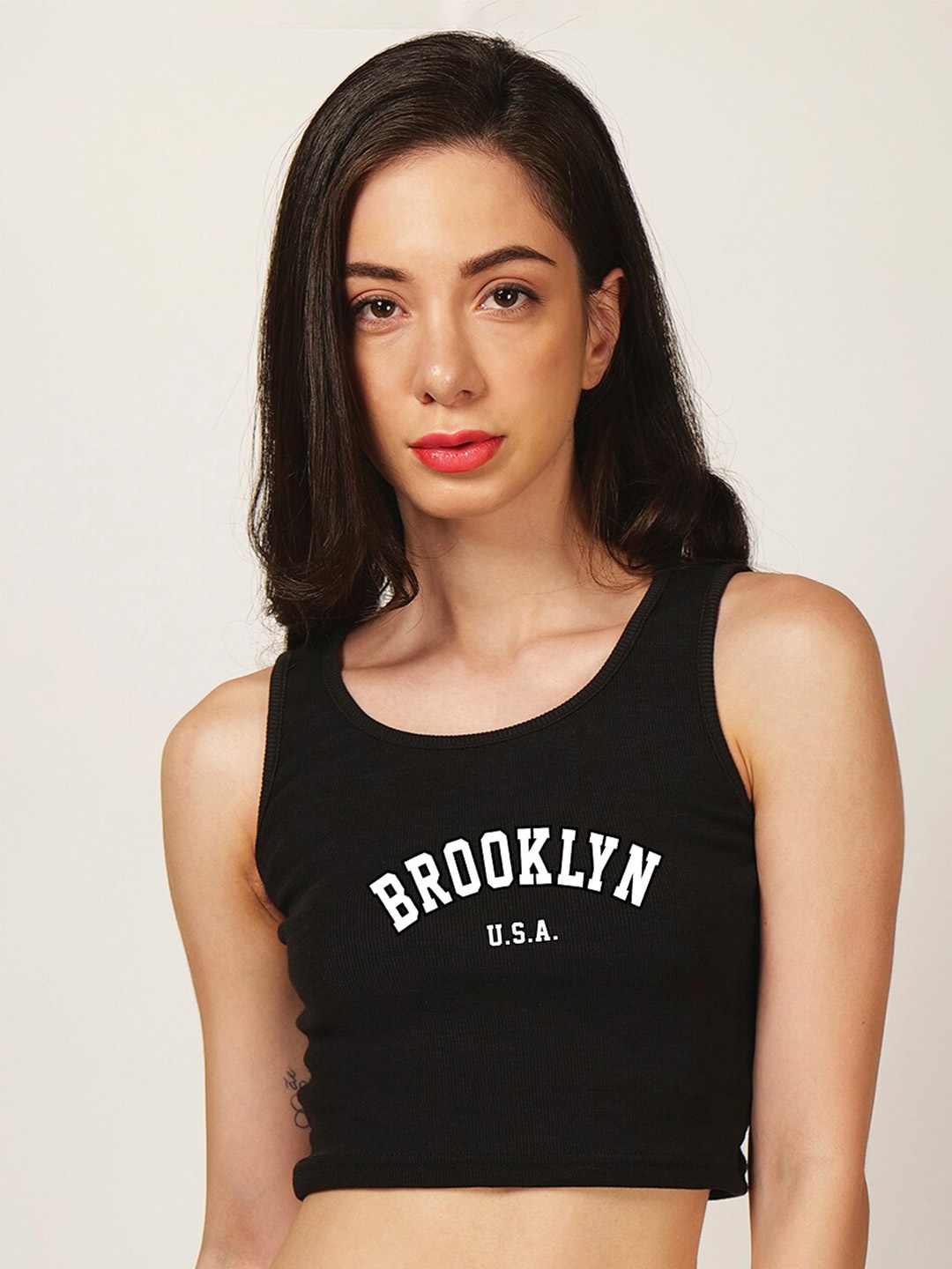 

Fashion And Youth Typography Print Fitted Crop Top, Black