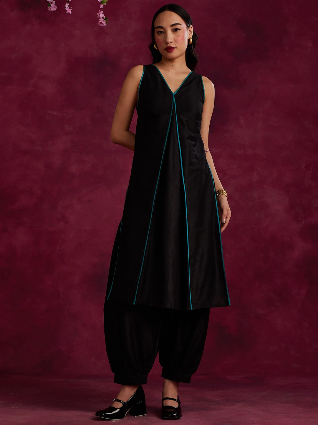 

Abhishti V-Neck Sleeveless A-Line Cotton Silk Kurta with Trousers, Black