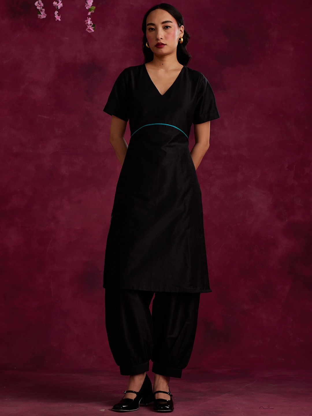 

Abhishti Cotton Silk V-Neck Short Sleeves Straight Kurta With Patiala, Black
