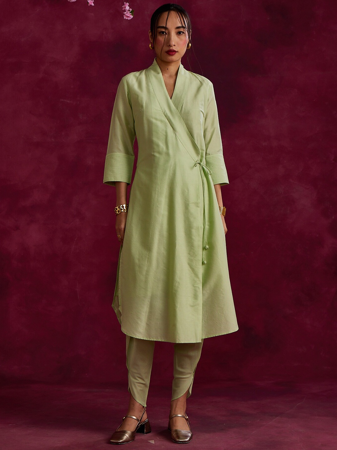 

Abhishti Shawl Neck Full Sleeves Tie-Up Cotton Kurta, Green
