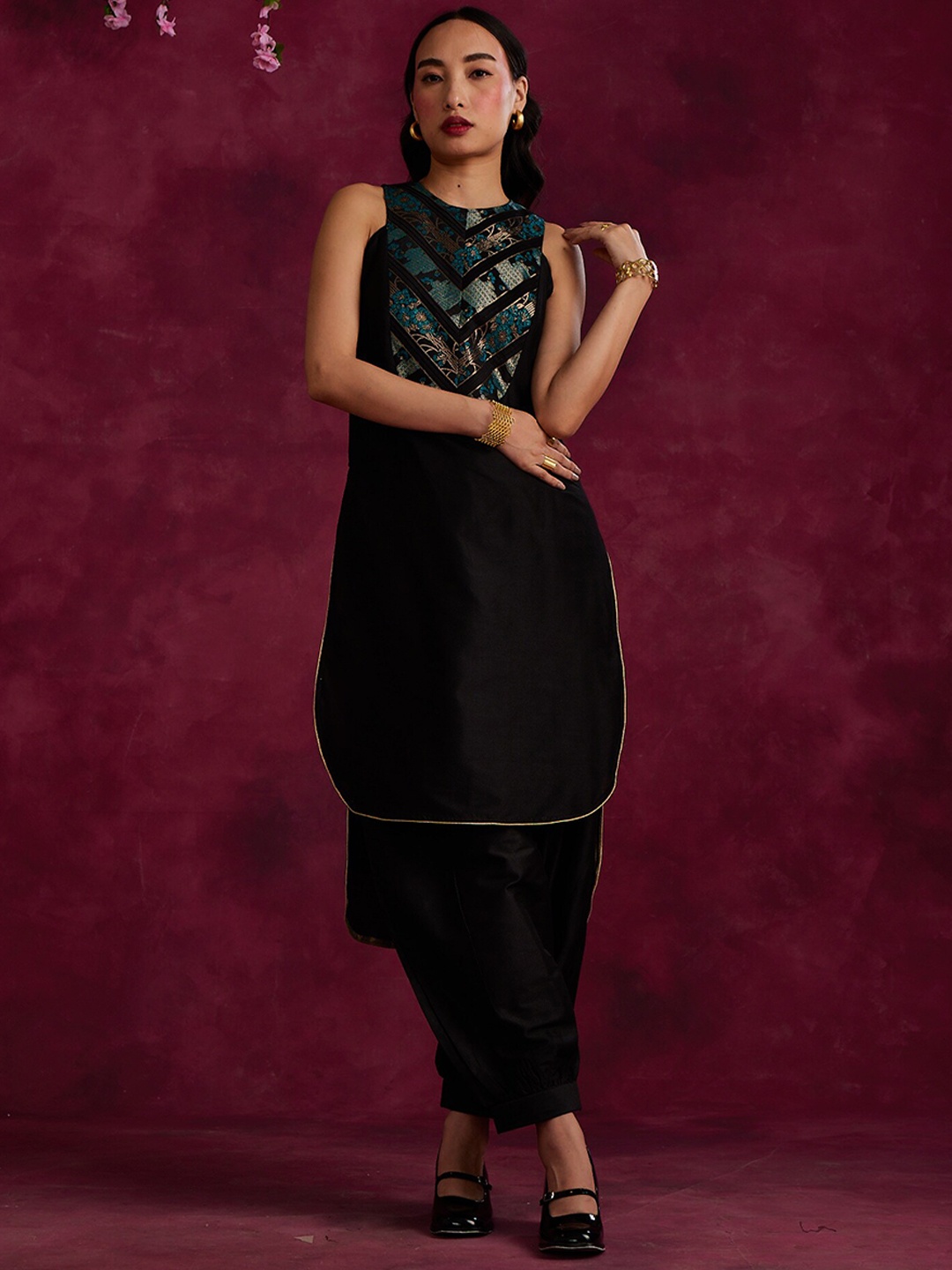 

Abhishti Women Regular Kurta with Patiala, Black