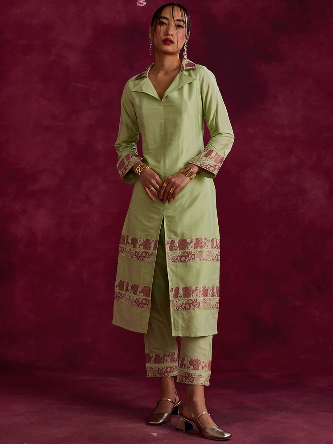 

Abhishti Floral Woven Design Pure Cotton Straight Kurta, Green