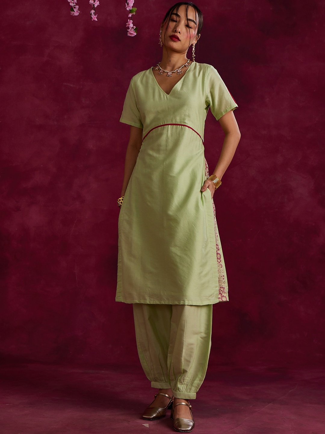 

Abhishti V-Neck Regular Sleeves With Contrast Floral Zari Slits Cotton Straight Kurta, Green