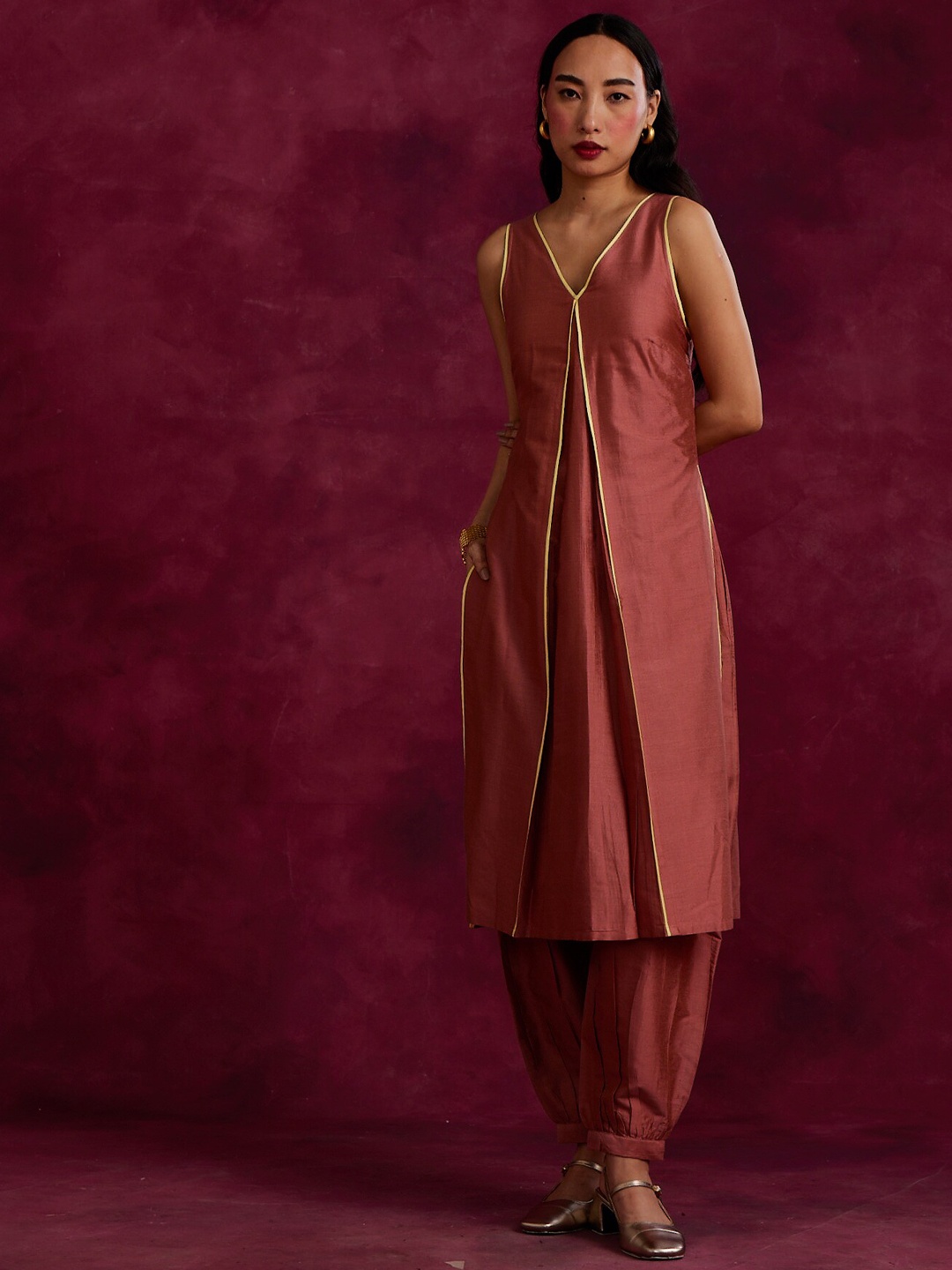 

Abhishti Women Panelled Kurta with Patiala, Brown