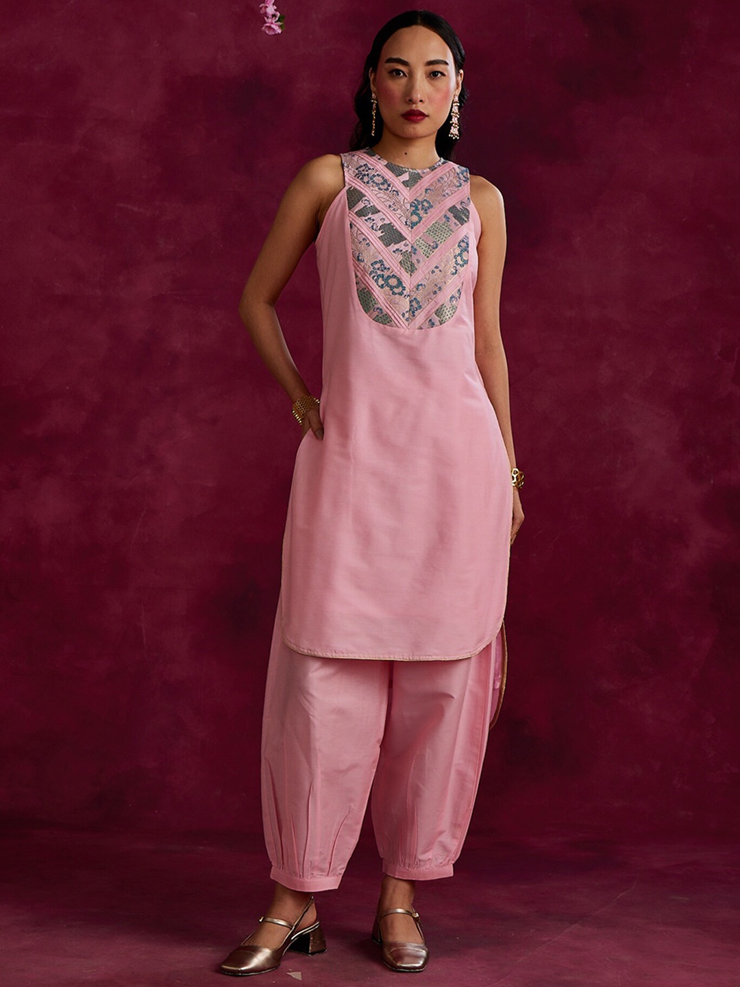 

Abhishti Floral Yoke Design Regular Cotton Silk Straight Kurta With Trousers, Pink