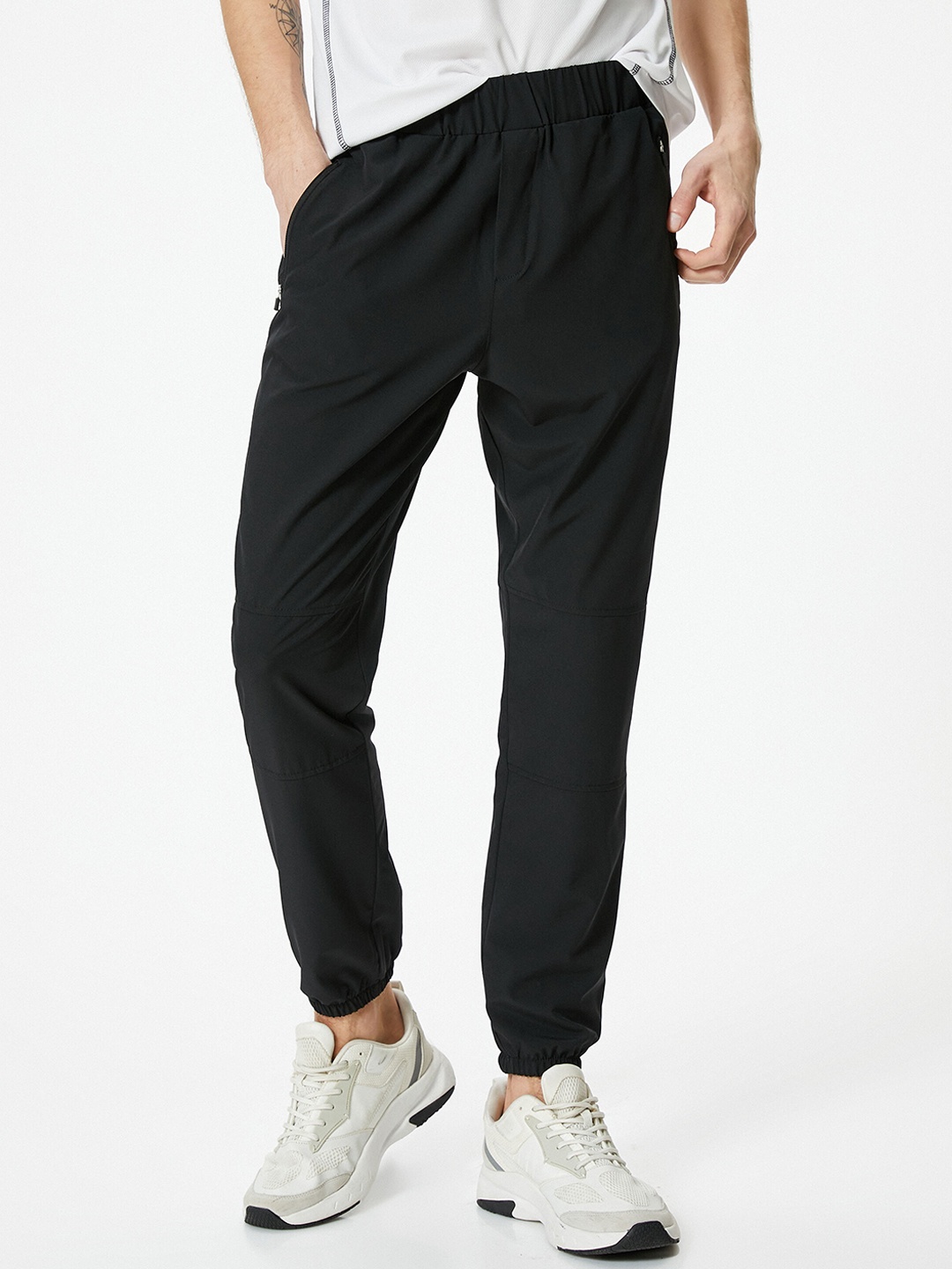 

Koton Men Mid Rise Joggers, Black