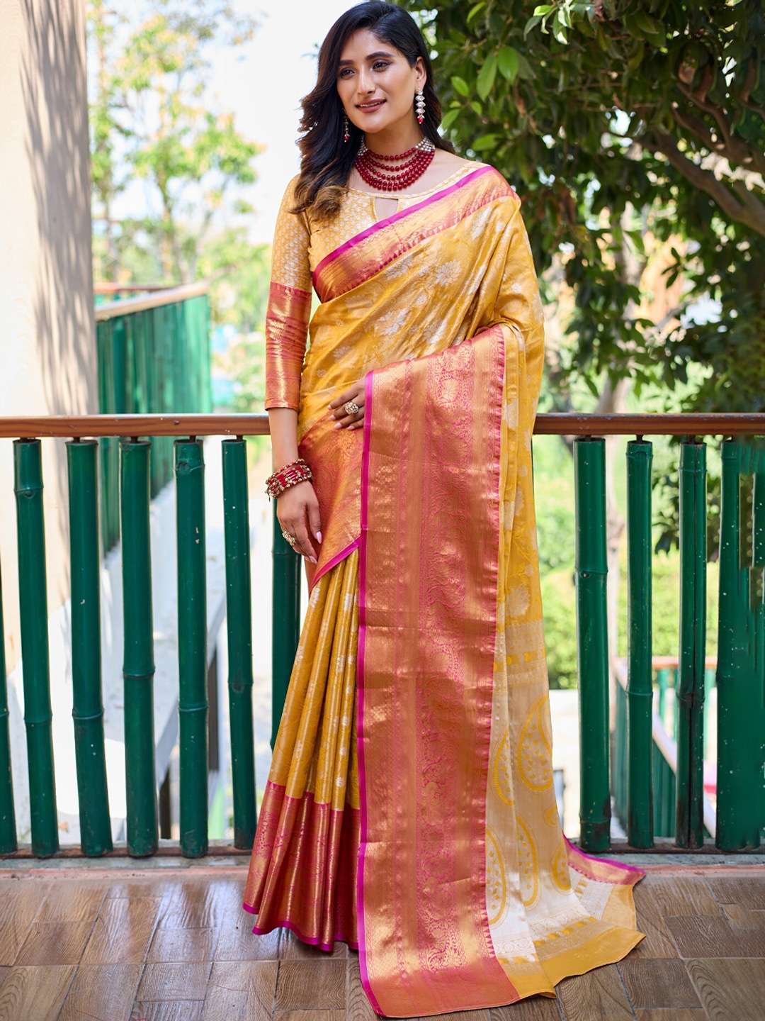 

LeeliPeeri Designer Floral Woven Design Zari Detailed Banarasi Saree, Yellow