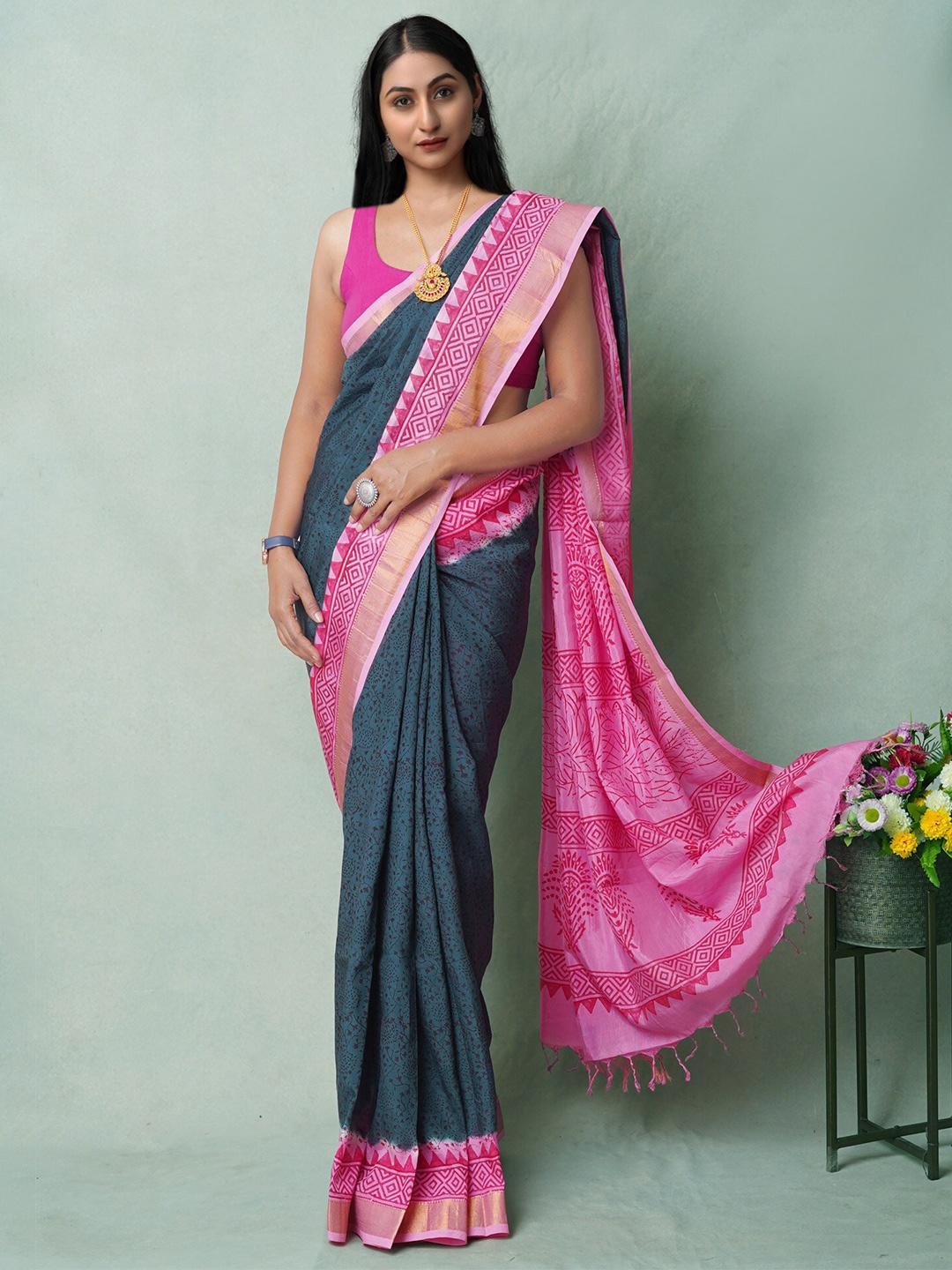 

Unnati Silks Ethnic Motifs Printed Zari Mangalagiri Saree, Green