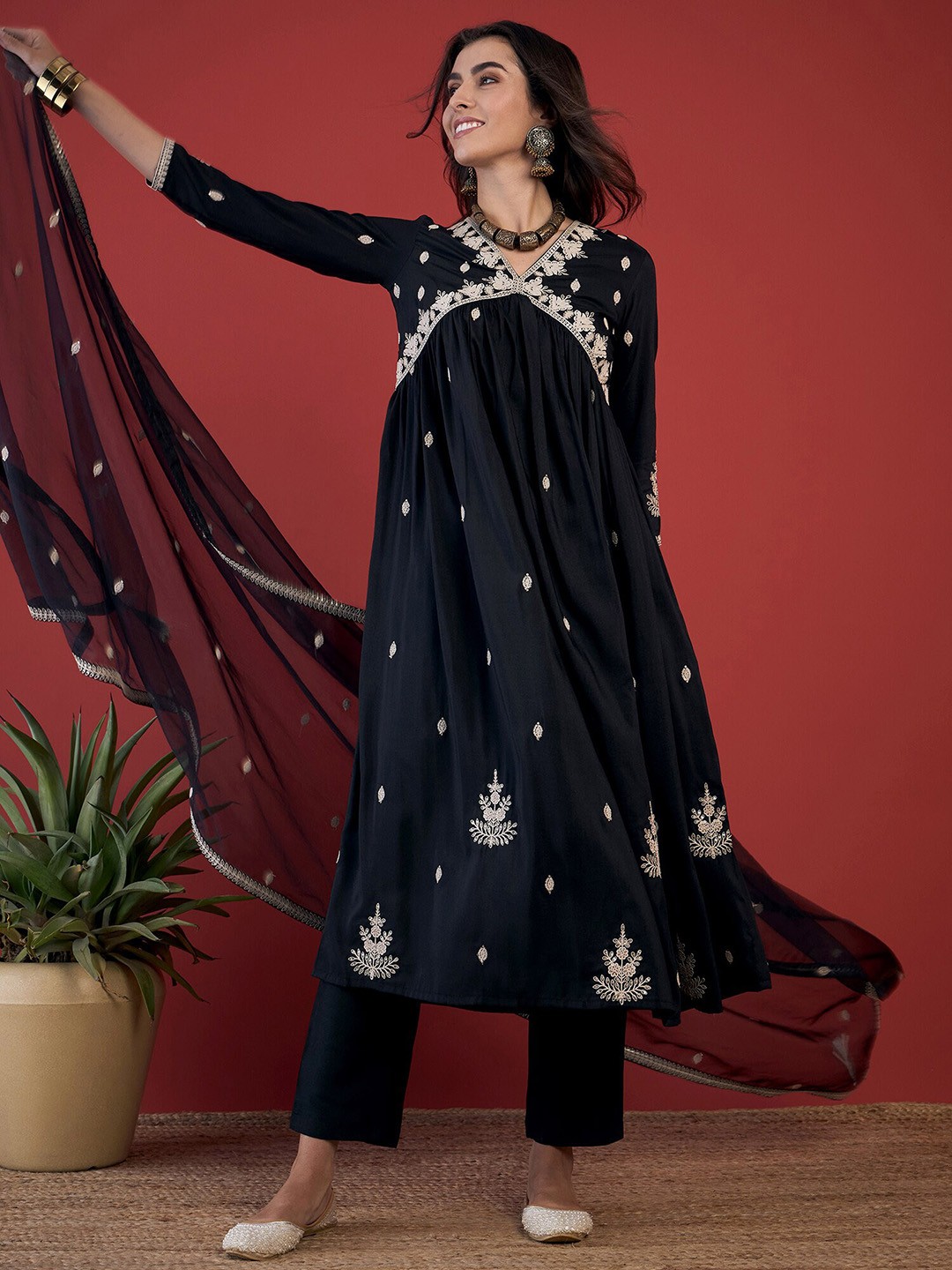 

Anouk V-Neck Ethnic Motifs Empire Thread Work Anarkali Kurta with Trousers & Dupatta, Black