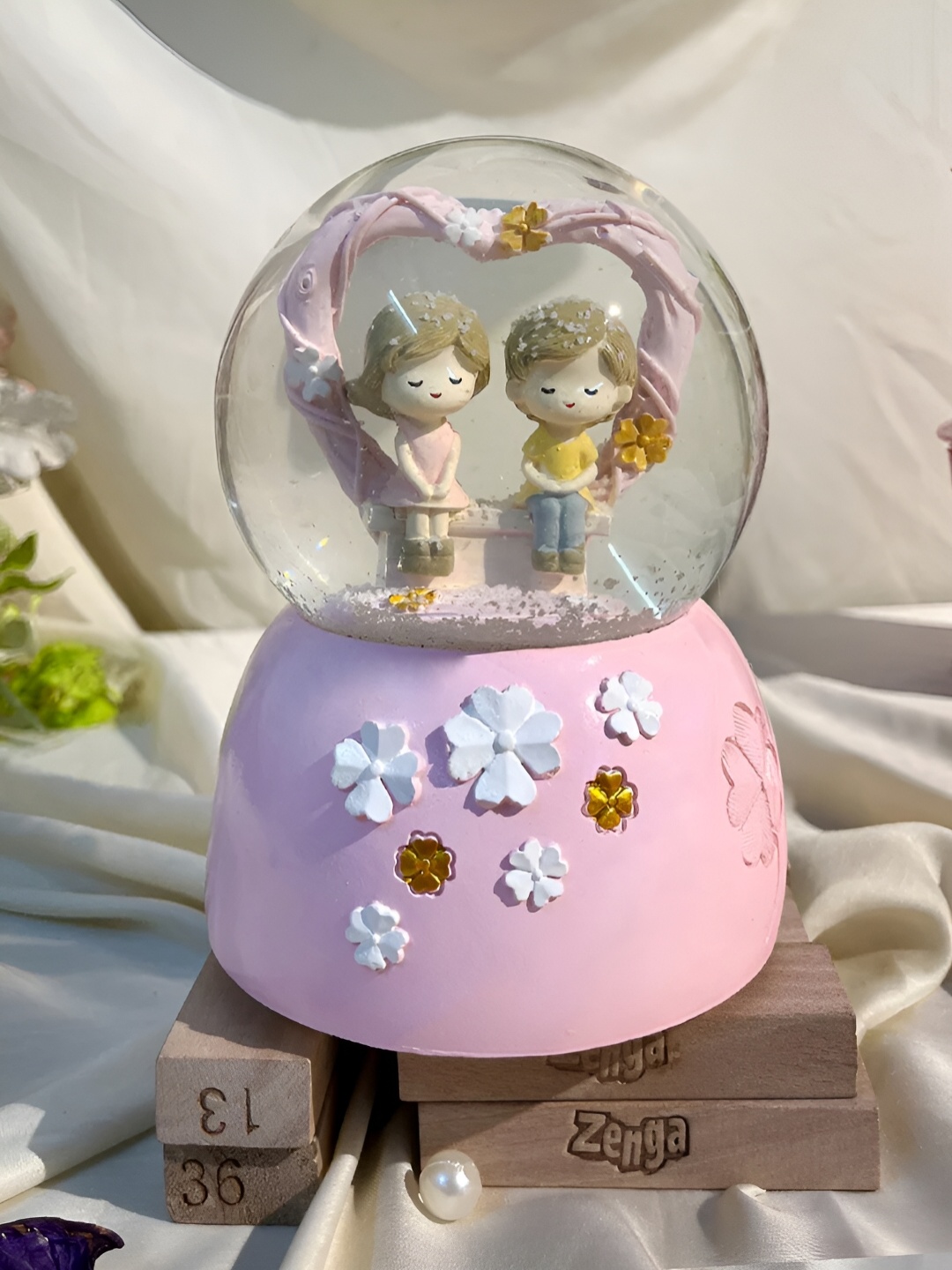 

Giftii Transparent Idol Showpiece