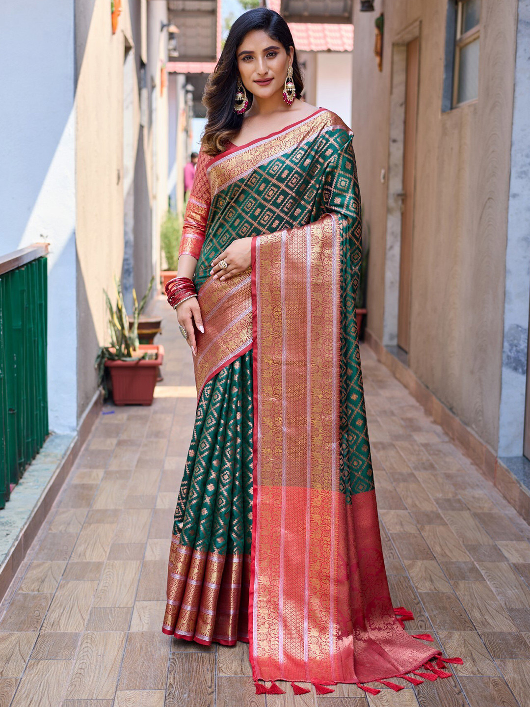 

LeeliPeeri Designer Ethnic Motifs Woven Design Zari Detailed Banarasi Saree, Green