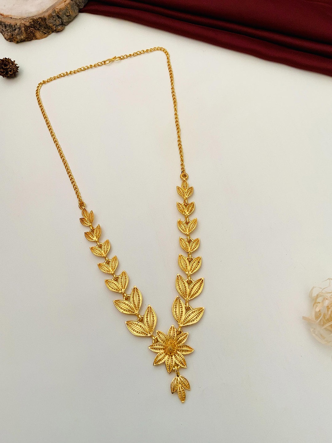 

Anouk White Gold-Plated Floral Jewellery Set