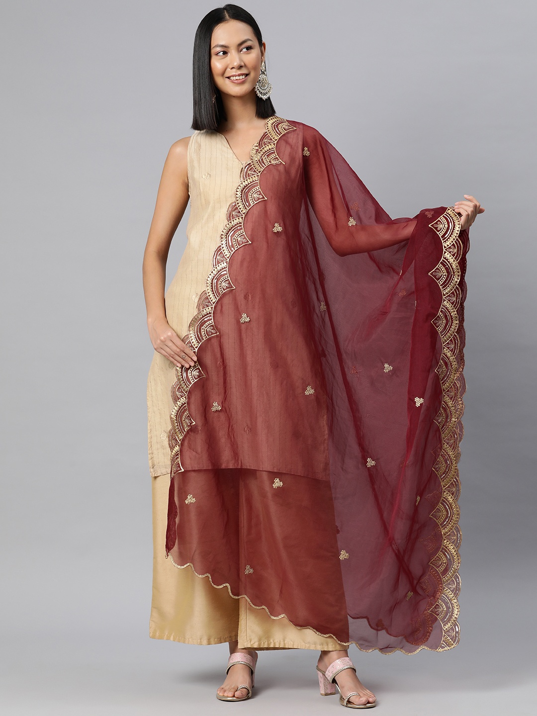 

SWI Stylish Embroidered Sequinned Organza Dupatta, Maroon