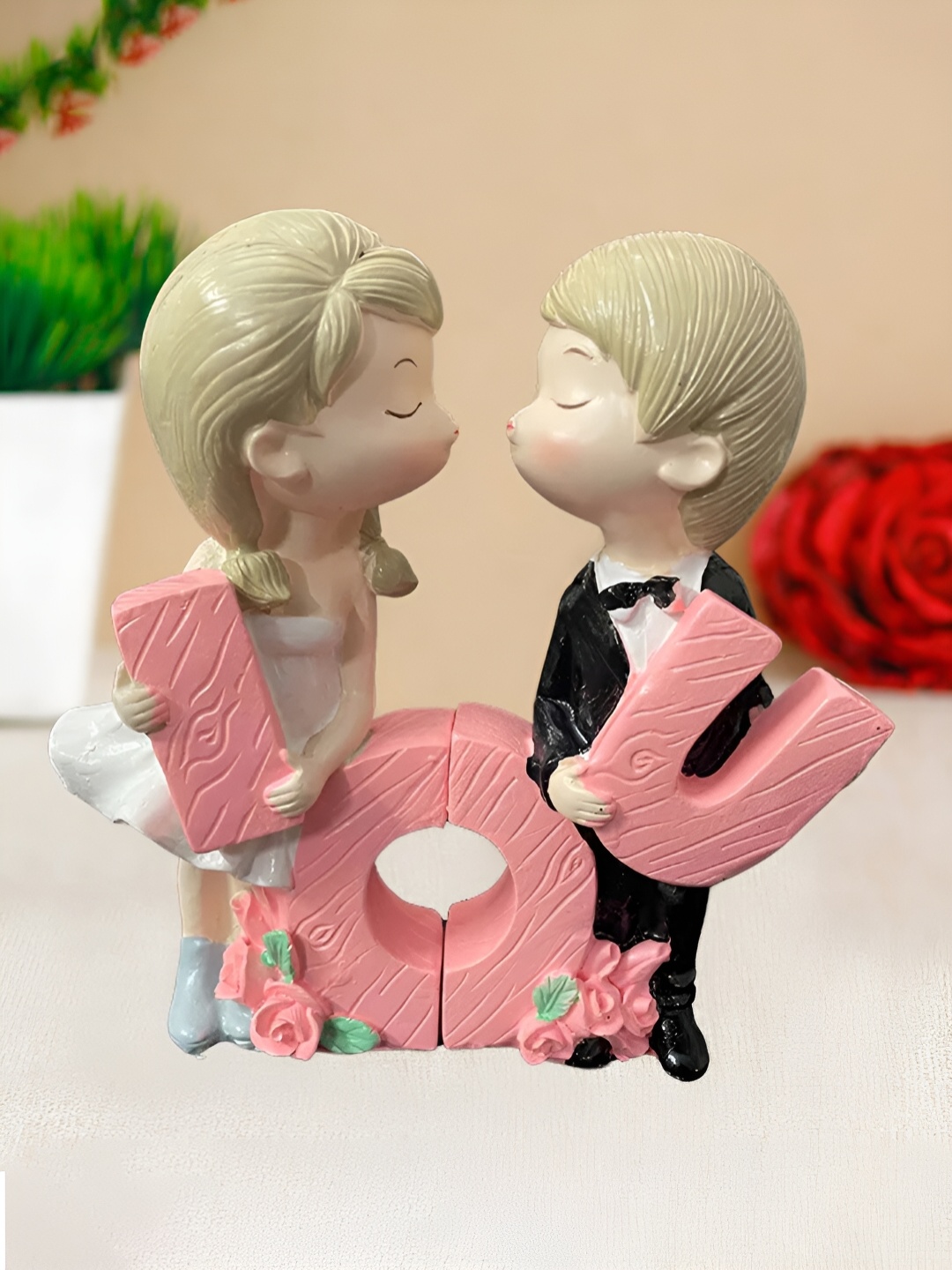 

Giftii Pink Tiny Figurine Love Couple Showpiece