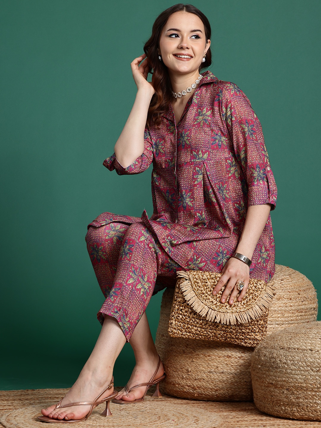 

Sangria Ethnic Printed Kurti with Crop Trousers, Pink