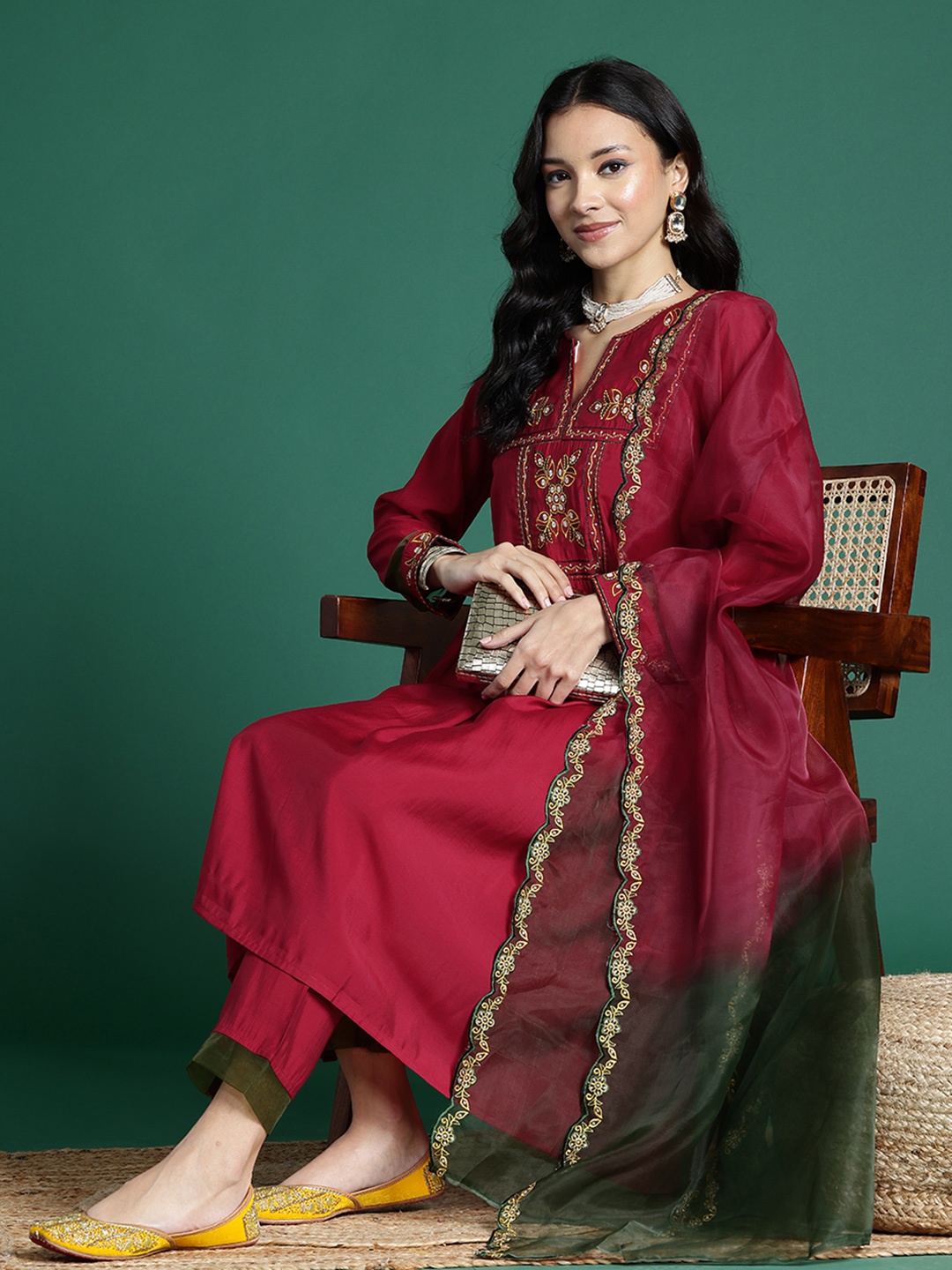 

Sangria Embroidered Kurta Set With Dupatta, Maroon