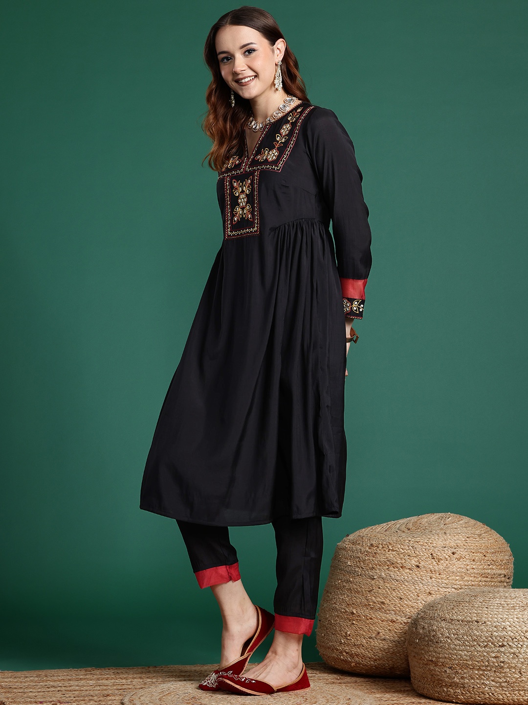

Sangria Embroidered Thread Work Kurta with Trousers & Dupatta, Black