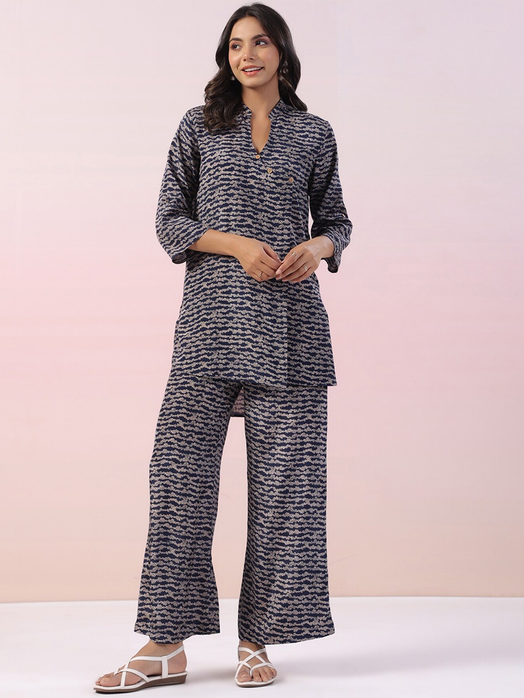 

JISORA Abstract Printed Pure Silk Top With Palazzos, Blue