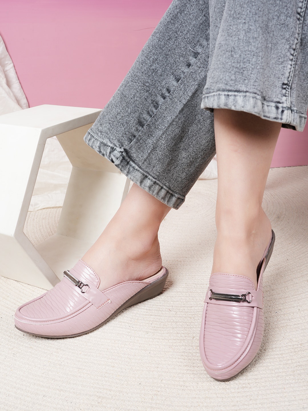 

Mast & Harbour Pink Textured Buckle Detailed Comfort Heeled Mules