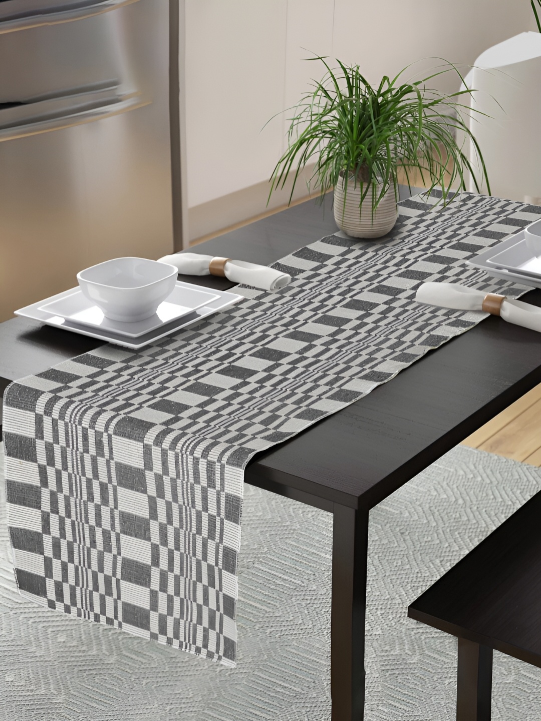 

KLOTTHE Black Geometric Printed Pure Cotton Table Runner