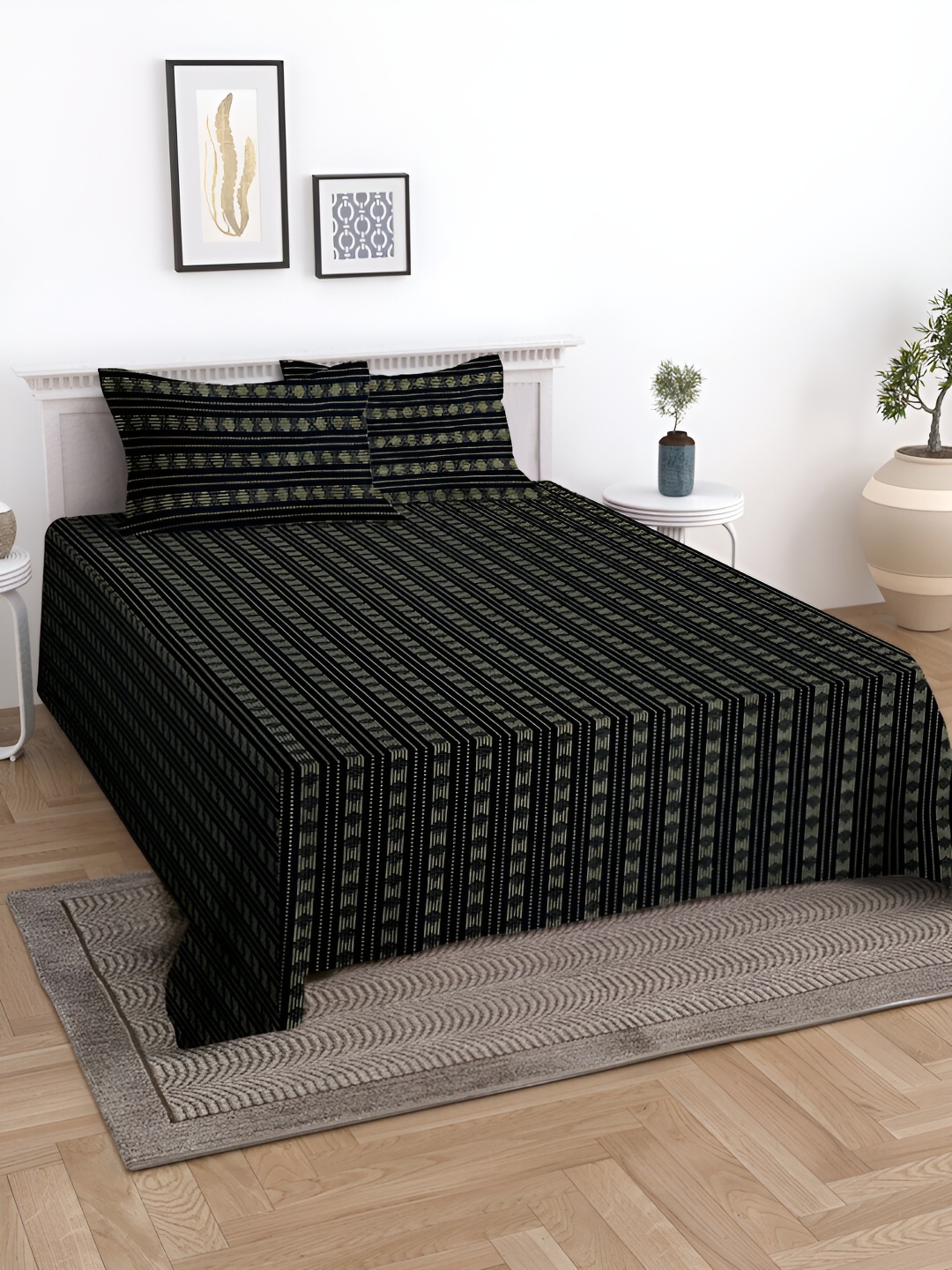 

KLOTTHE Black Striped 400 TC Pure Cotton King Size Bedcover with 2 Pillow covers