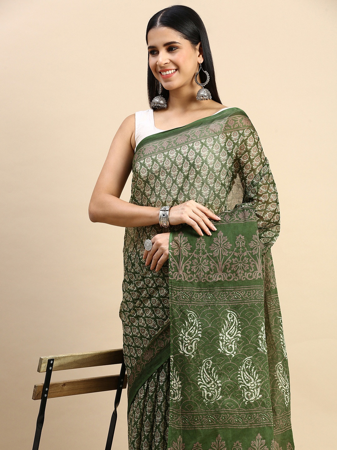 

SHANVIKA Ethnic Motifs Pure Cotton Saree, Green