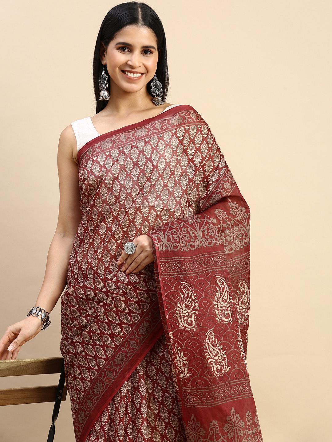 

SHANVIKA Ethnic Motifs Pure Cotton Saree, Red