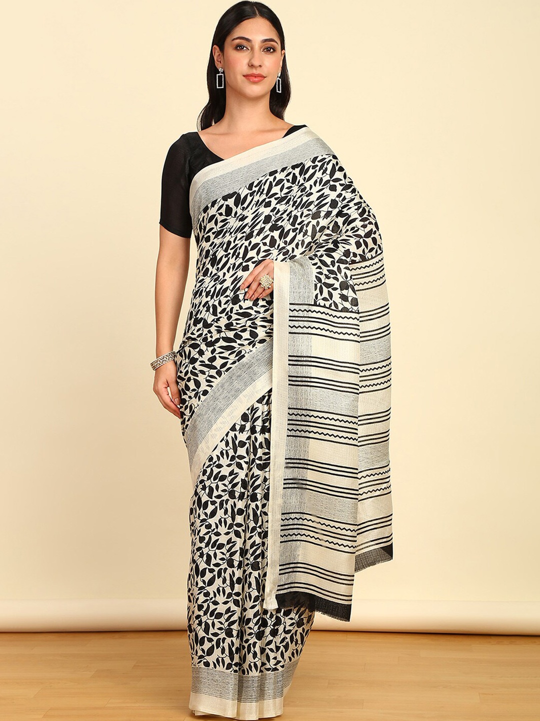 

Soch Floral Printed Saree, Off white