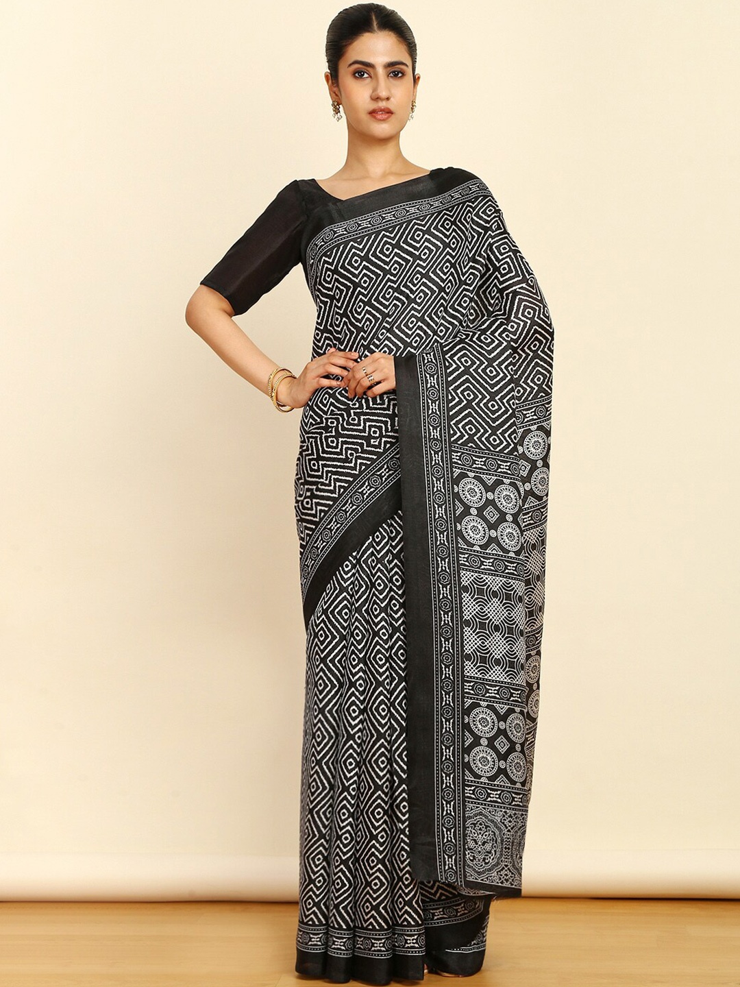 

Soch Geometric Printed Saree, Black