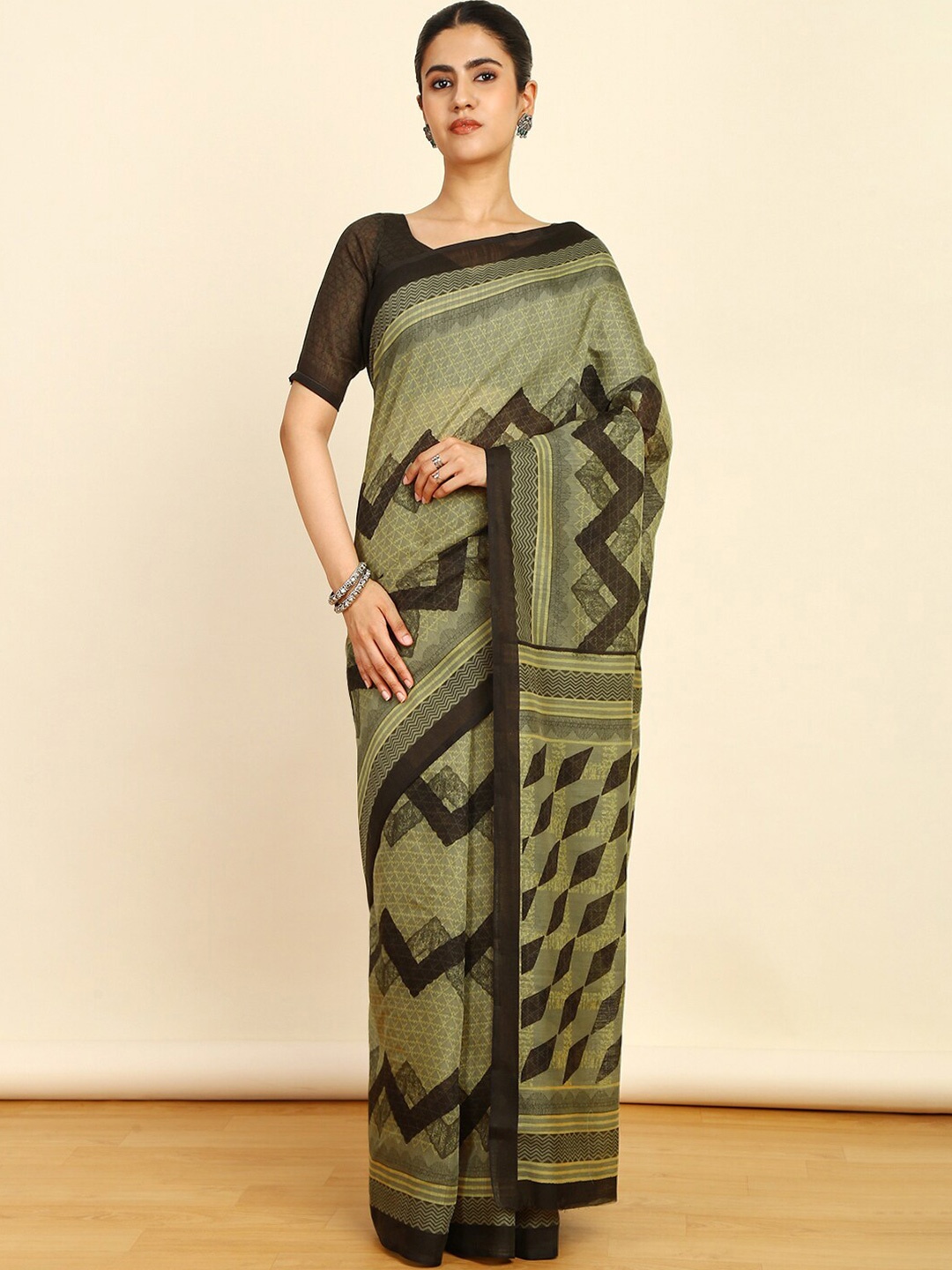 

Soch Geometric Printed Pure Linen Saree, Green