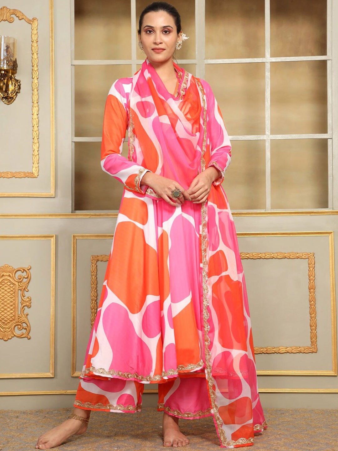 

NAINVISH V Neck Long Sleeves Printed Abstract Printed Kurta with Trouser & Dupatta, Pink