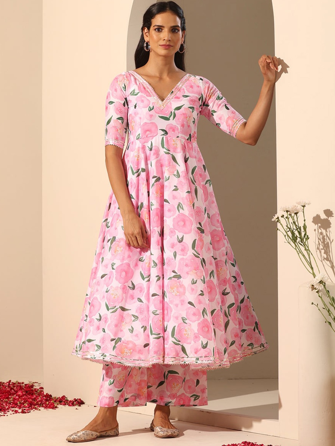 

NAINVISH Women Floral Printed Regular Kurta with Trousers & With Dupatta, Pink