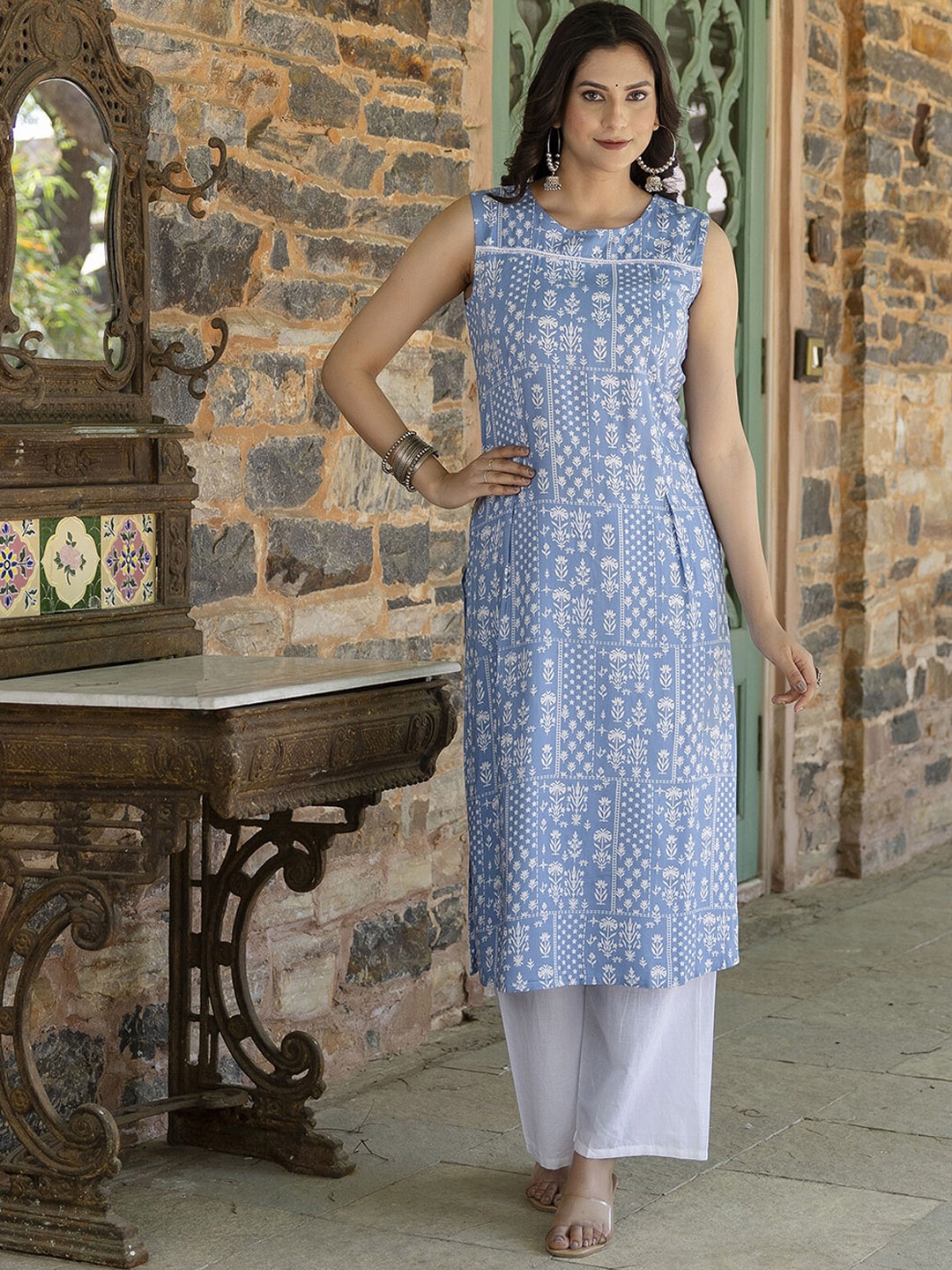 

Nayo Ethnic Motifs Printed Sleeveless Cotton Straight Kurta, Blue