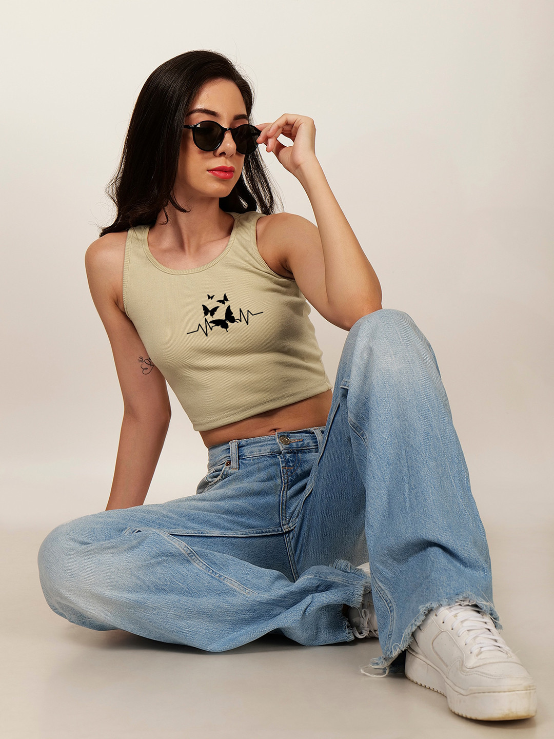 

Fashion And Youth Graphic Printed Ribbed Fitted Crop Top, Beige