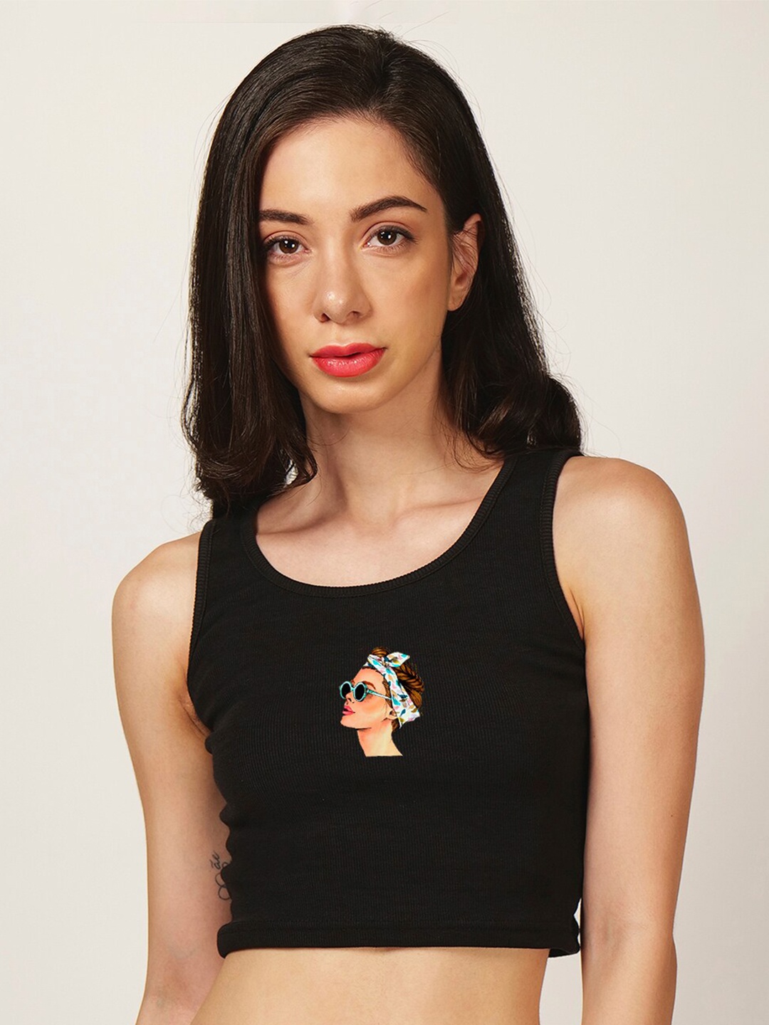 

Fashion And Youth Graphic Printed Crop Top, Black