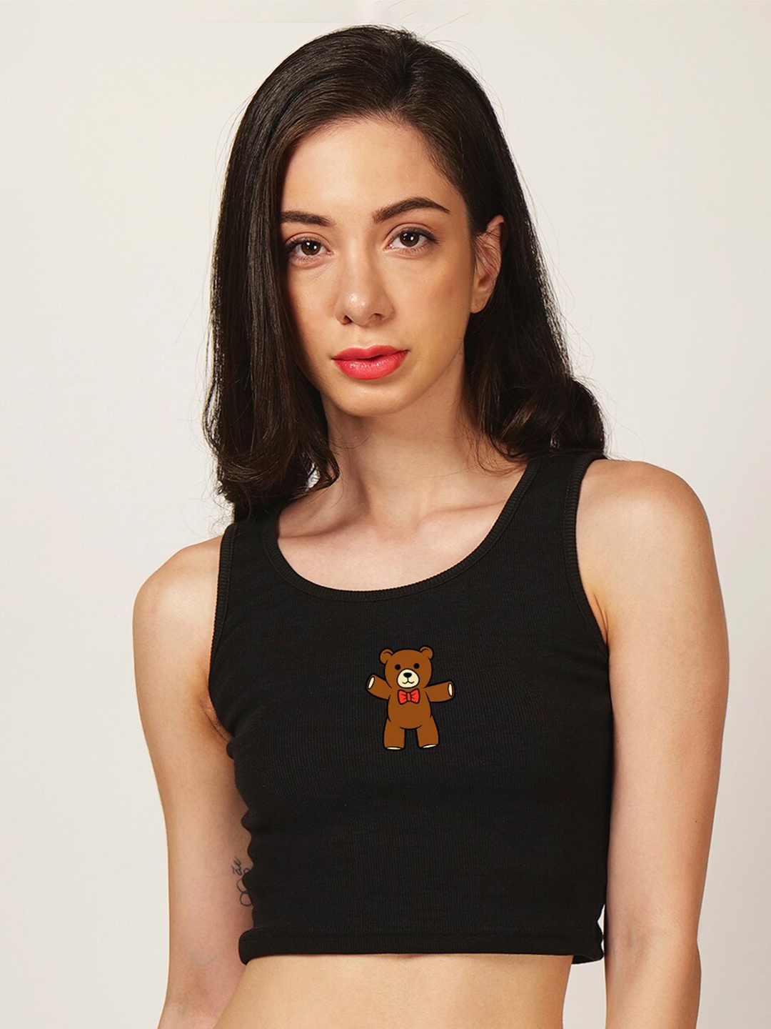

Fashion And Youth Graphic Printed Round Neck Fitted Crop Top, Black