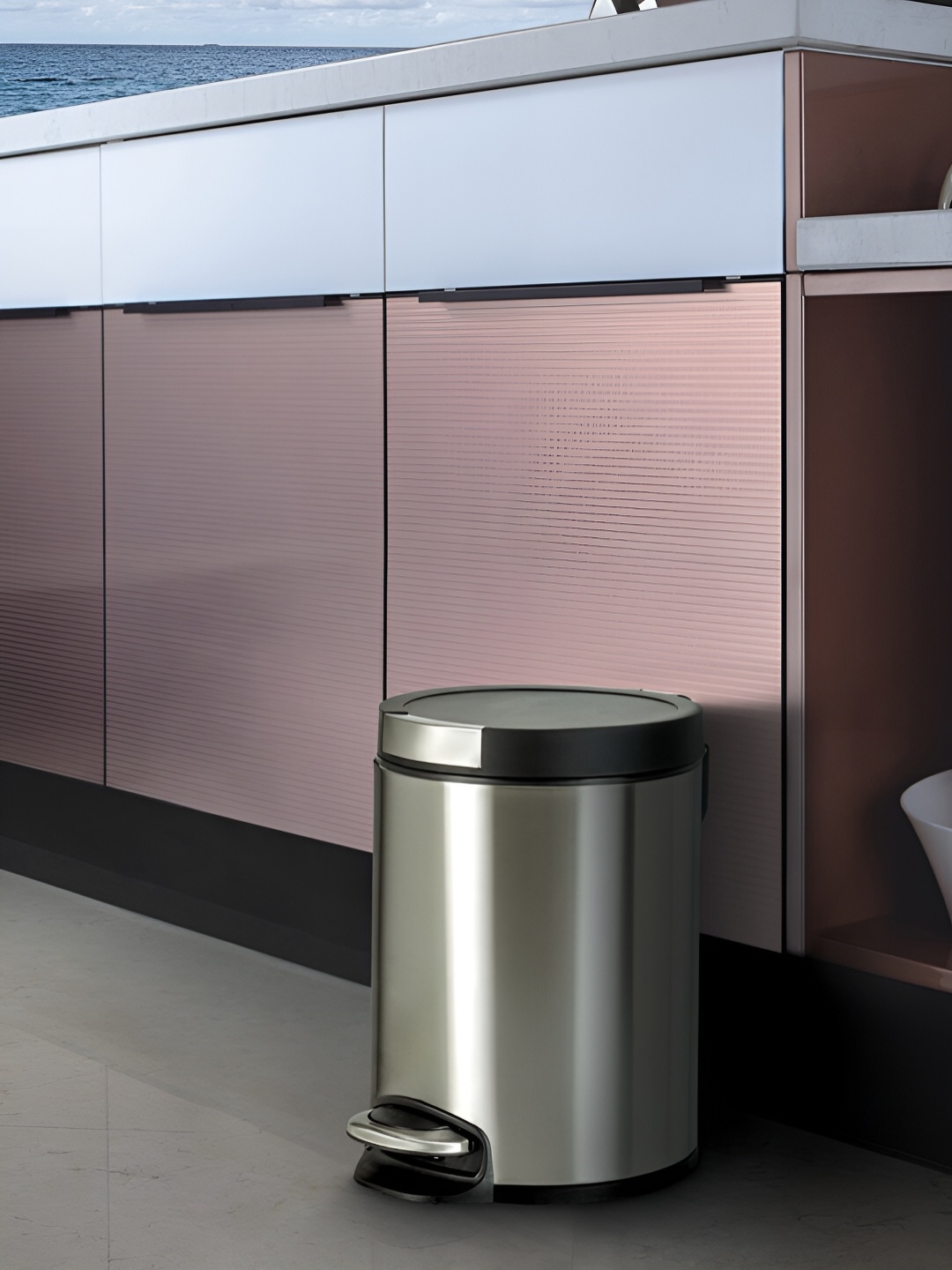 

Freelance Grey & Black Stainless Steel Pedal Dustbin With Lid 8 L