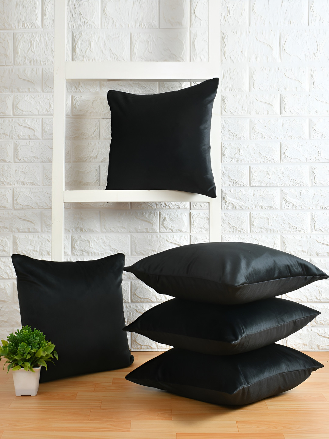 

BIGGER FISH Black 5 Pieces Velvet Square Cushion Covers