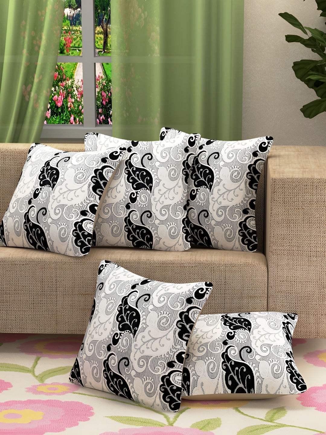 

BIGGER FISH Black & White 5 Pieces Floral Velvet Square Cushion Covers