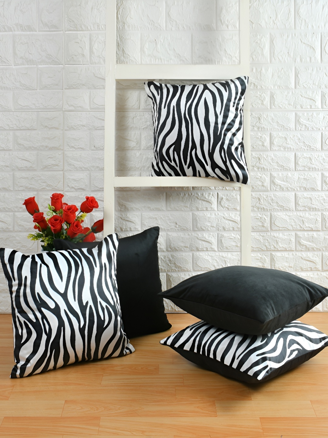 

BIGGER FISH Black & White 5 Pieces Abstract Velvet Square Cushion Covers