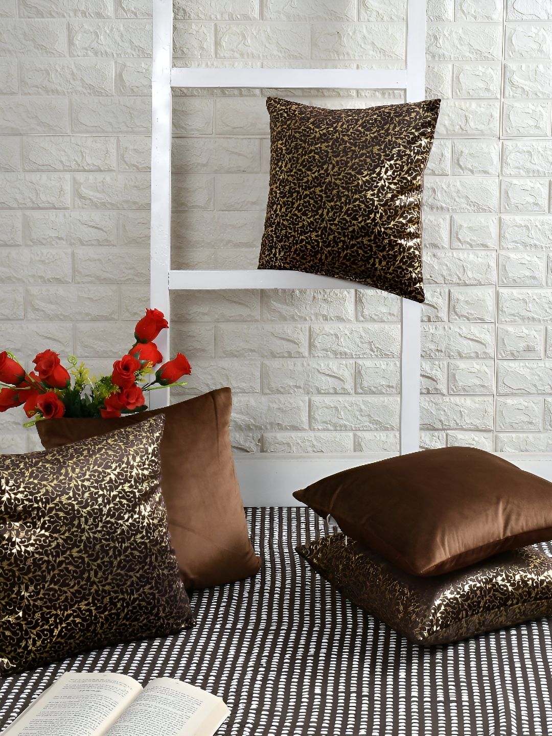 

BIGGER FISH Brown & Gold-Toned 5Pcs Self Design Velvet Square Cushion Covers