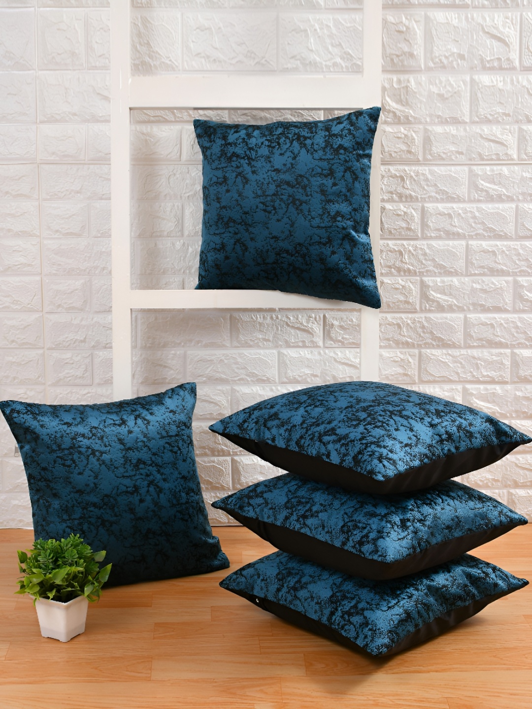 

BIGGER FISH Blue & Black 5 Pieces Abstract Cotton Square Cushion Covers