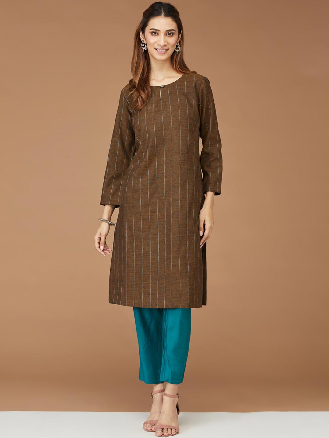 

Fabindia Striped Keyhole Neck Three-Quarter Sleeves Straight Kurta, Brown